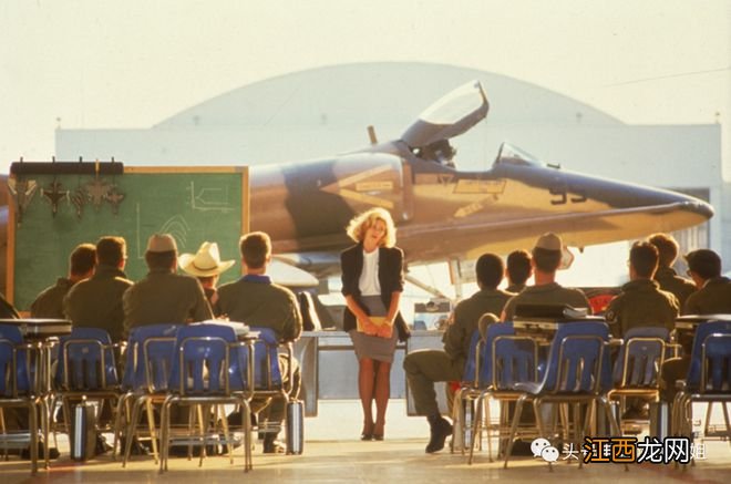 烂番茄100%!壮志凌云2开分,第一部女主抱怨没找她:我老了胖了