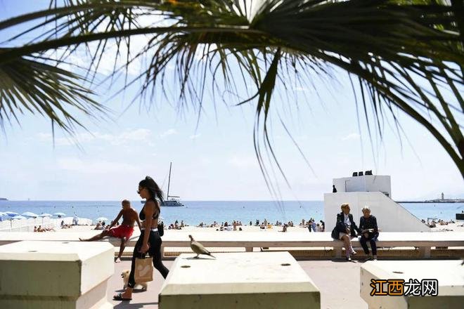 汤唯、宋康昊出现在街头,戛纳电影节归来