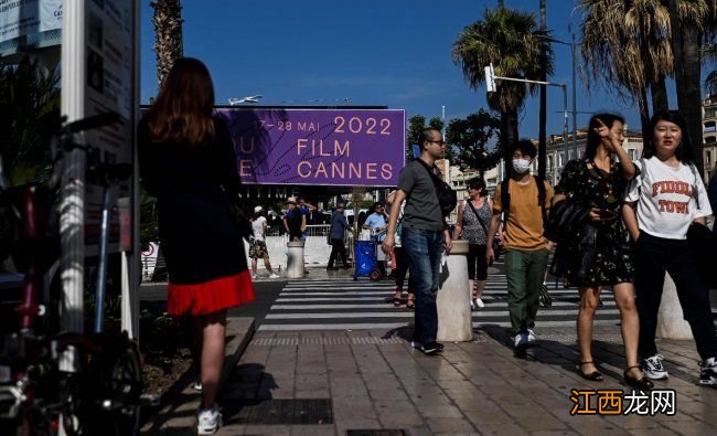 汤唯、宋康昊出现在街头,戛纳电影节归来