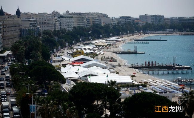 汤唯、宋康昊出现在街头,戛纳电影节归来