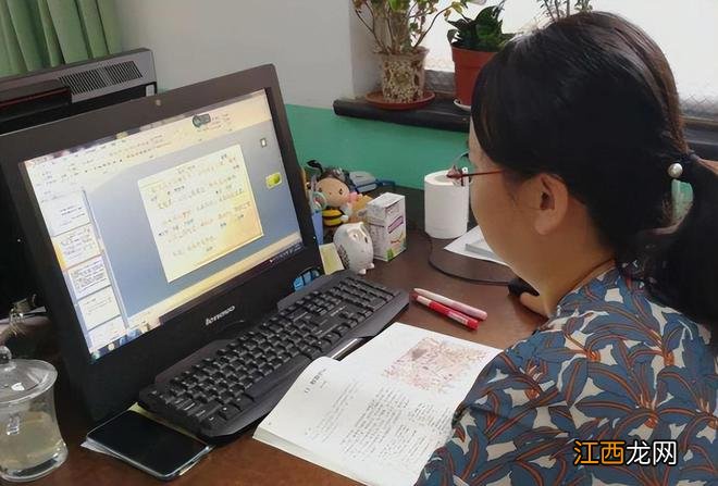 中小学教师一天三四节课，为啥教师直喊累？过来人说出原因