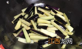 炒茄子要不要去皮吗 炒茄子的时候是去皮好还是不去皮好