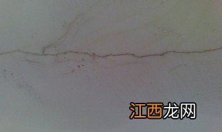 石膏板吊顶上过乳胶漆裂缝怎么办