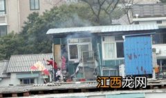 闷顶和坡屋顶的区别 闷顶层是什么意思