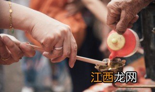 清明烧纸摆贡品吗 中元节烧纸要带些贡品吗