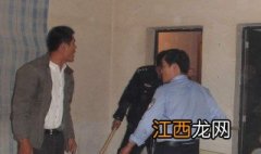 警察抓人不告诉家人为啥抓 抓人不告诉家人对吗