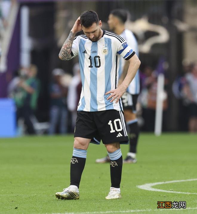 都是命啊!阿根廷三个进球被吹越位 两个厘米级别...