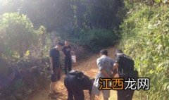 梦到被人抓住手腕挣脱不开 梦到被人抓住