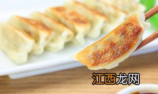 煎饺要先煮熟吗 煎饺是不是要先煮熟了以后再煎