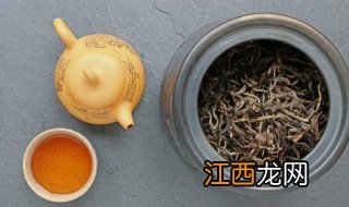 发酵后的茶叶渣能养花吗，泡过的茶叶渣可以养花吗