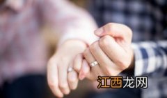 女生小指戴戒指是什么意思 小指戴戒指是什么意思