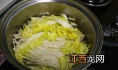 金针菇三鲜汤的做法 金针菇白菜汤的做法