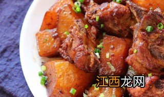 红烧排骨焖土豆的做法,排骨炖土豆红烧怎么做好吃