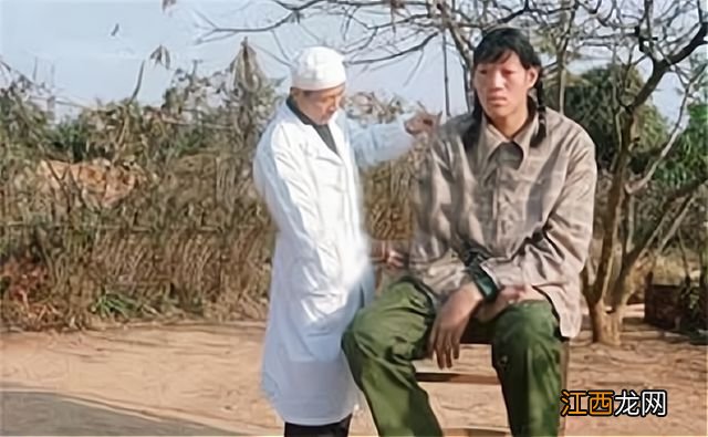 身高2.48米的女巨人，在睡梦中离开人世，遗体至今还没下葬