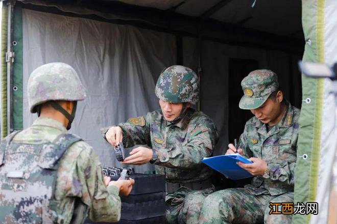 手榴弹，开投！第72集团军某旅严密组织手榴弹实投训练