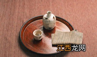 白酒怎么区分粮食酒和勾兑酒 如何分辨粮食酒和勾兑酒